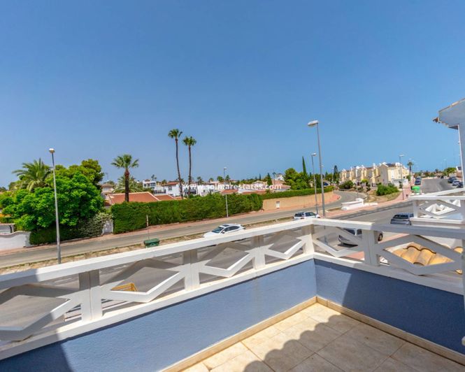 Image No.33-3 Bed Townhouse for sale