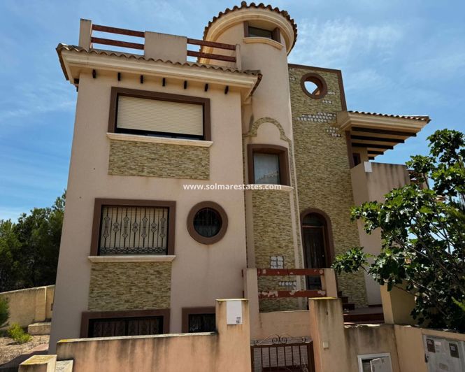 Image No.1-4 Bed Villa for sale
