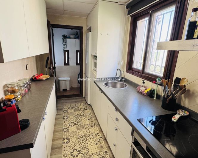 Image No.6-3 Bed House for sale