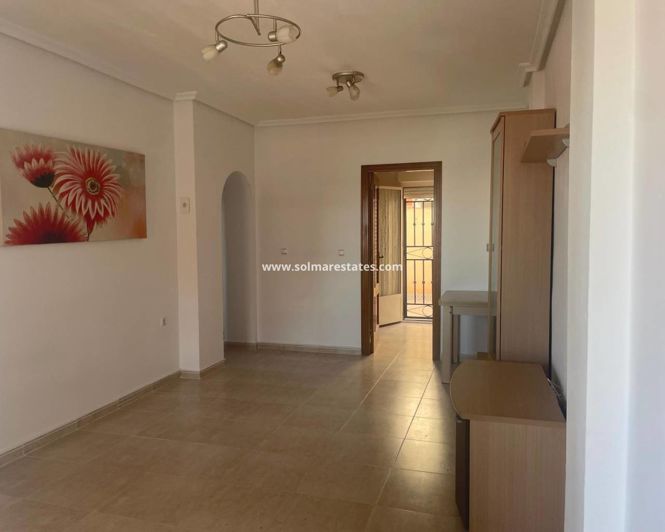 Image No.4-Appartement de 2 chambres à vendre à Los Altos