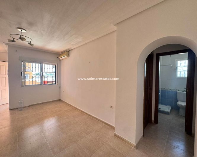 Image No.5-Appartement de 2 chambres à vendre à Los Altos