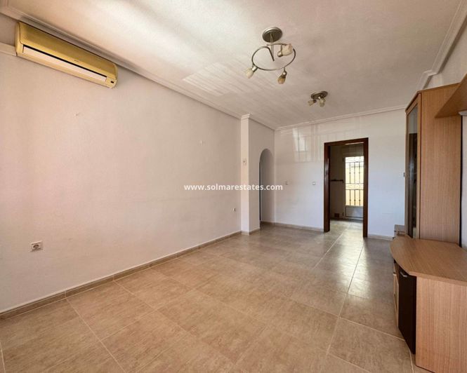 Image No.6-Appartement de 2 chambres à vendre à Los Altos