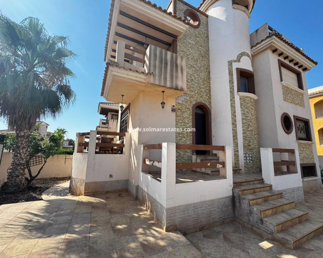 Image No.3-Villa de 4 chambres à vendre à Villamartin