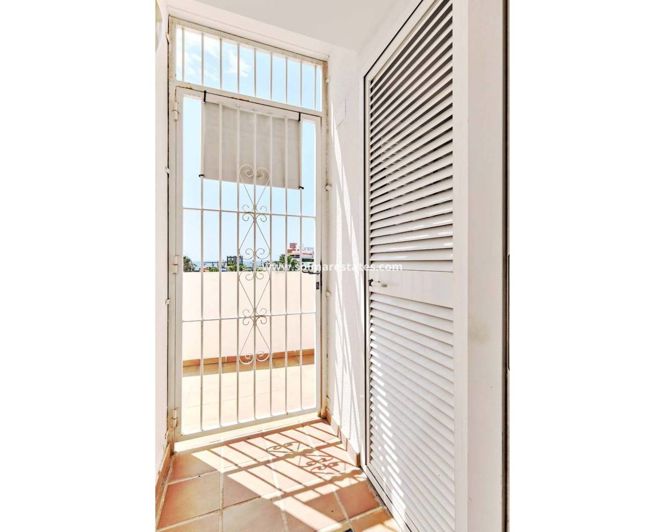 Image No.30-2 Bed Apartment for sale