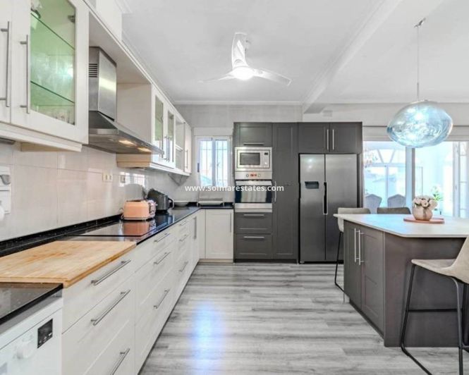 Image No.18-6 Bed Villa for sale