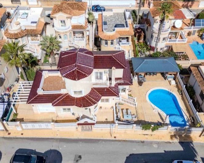 Image No.2-6 Bed Villa for sale