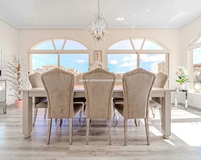 Image No.40-6 Bed Villa for sale