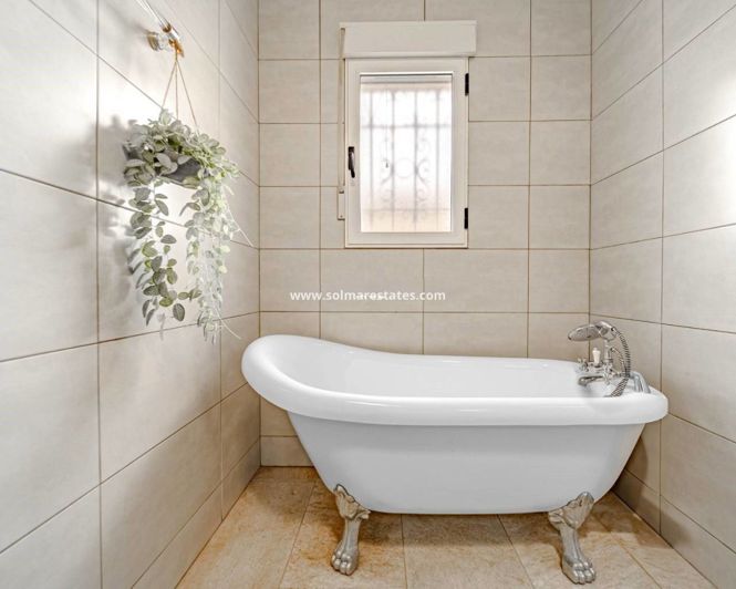 Image No.42-6 Bed Villa for sale