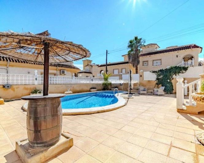 Image No.8-6 Bed Villa for sale