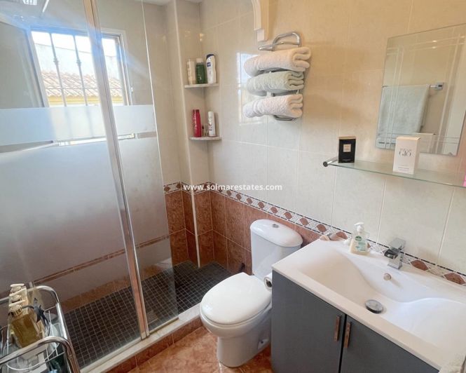 Image No.17-2 Bed House for sale