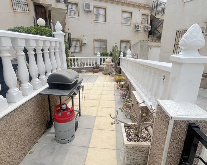 Image No.5-2 Bed House for sale