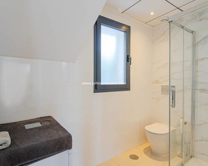 Image No.18-4 Bed Villa for sale