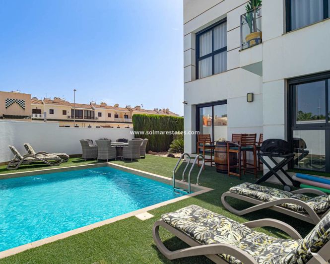 Image No.2-4 Bed Villa for sale