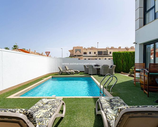 Image No.3-4 Bed Villa for sale