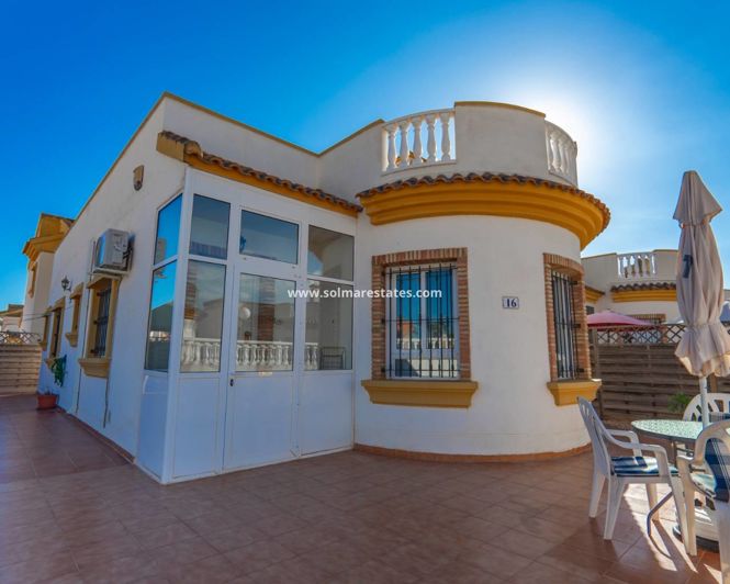 Image No.1-Villa de 2 chambres à vendre à Guardamar del Segura