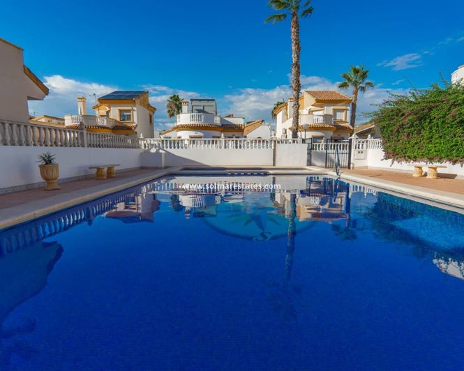 Image No.2-Villa de 2 chambres à vendre à Guardamar del Segura