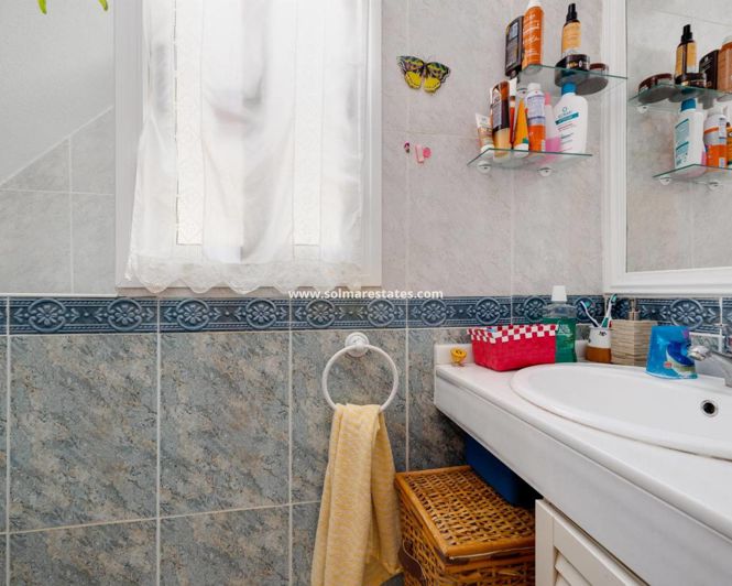 Image No.25-3 Bed House for sale