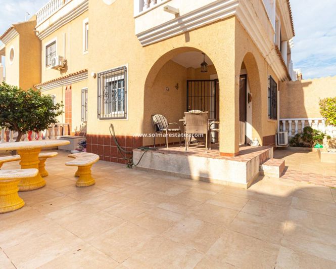 Image No.1-3 Bed Townhouse for sale
