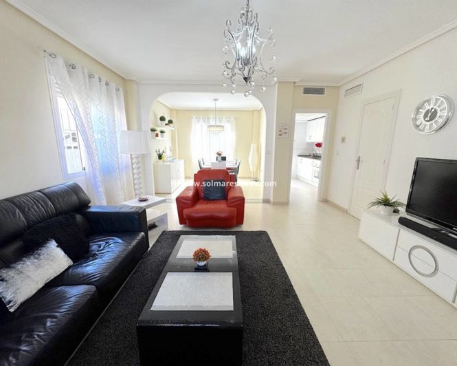 Image No.12-2 Bed House for sale