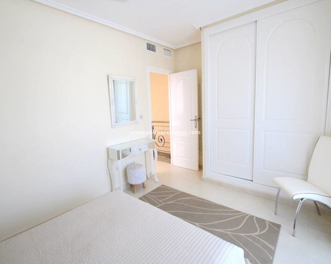 Image No.19-2 Bed House for sale