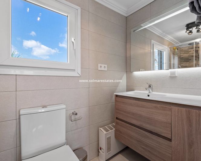 Image No.28-3 Bed Townhouse for sale