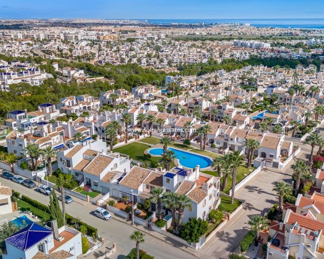 Image No.37-3 Bed Townhouse for sale