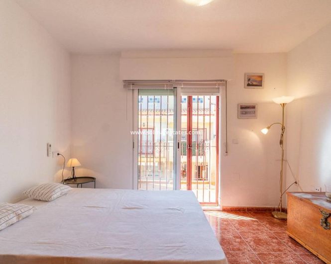 Image No.25-3 Bed Townhouse for sale