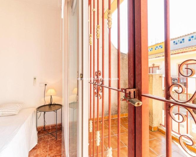 Image No.26-3 Bed Townhouse for sale