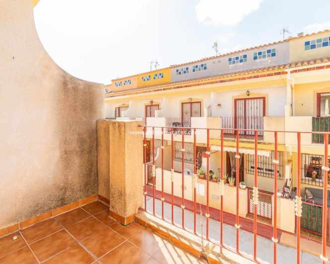 Image No.27-3 Bed Townhouse for sale