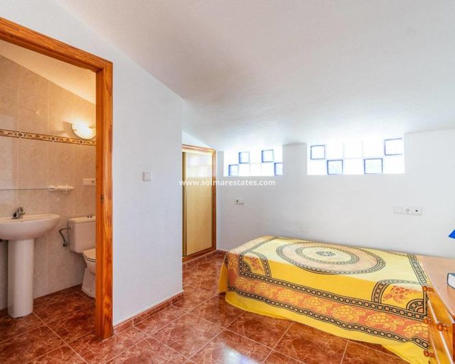 Image No.35-3 Bed Townhouse for sale