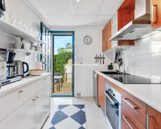 Image No.15-3 Bed House for sale