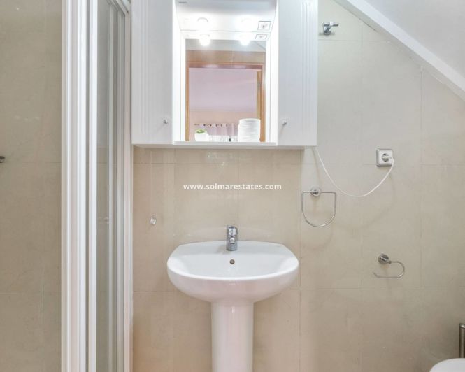 Image No.17-3 Bed House for sale