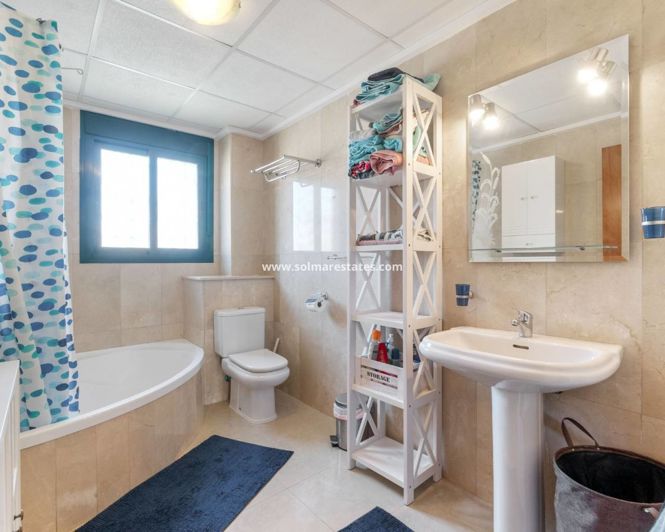 Image No.21-3 Bed House for sale