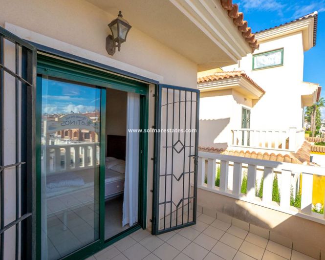 Image No.25-3 Bed House for sale