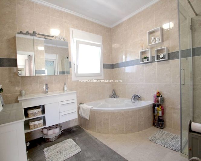 Image No.25-3 Bed Villa for sale