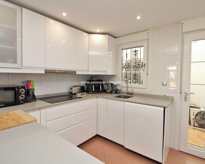 Image No.11-3 Bed House for sale