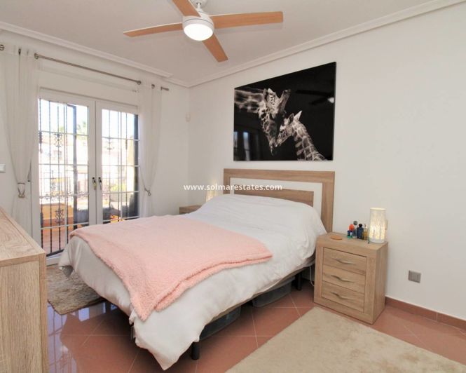 Image No.18-3 Bed House for sale