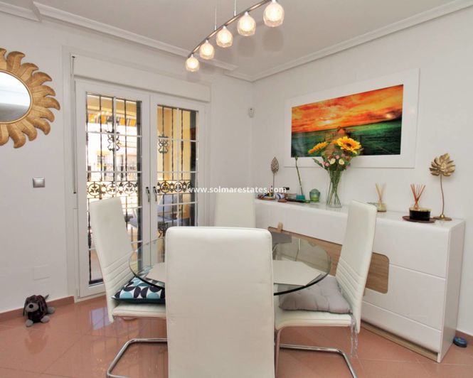 Image No.8-3 Bed House for sale