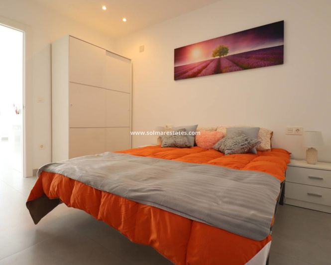 Image No.11-2 Bed Townhouse for sale