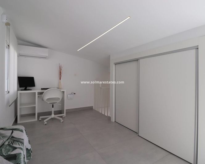 Image No.16-2 Bed Townhouse for sale