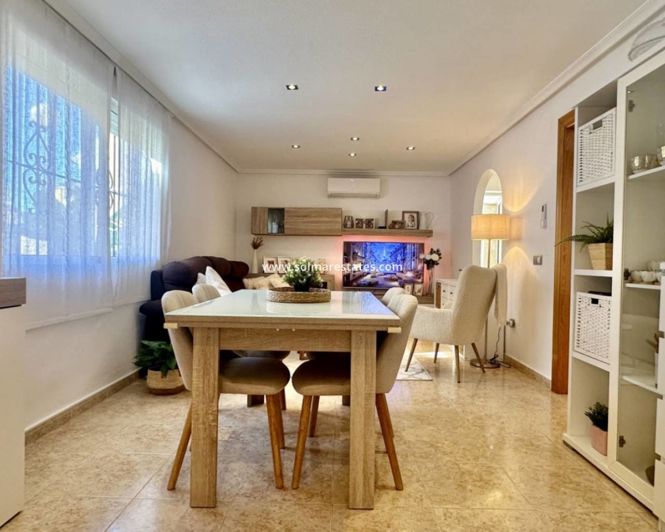 Image No.12-3 Bed Townhouse for sale