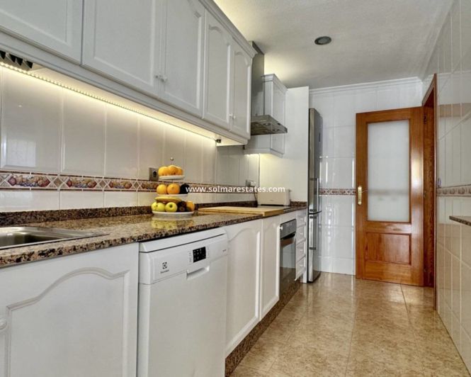 Image No.15-3 Bed Townhouse for sale