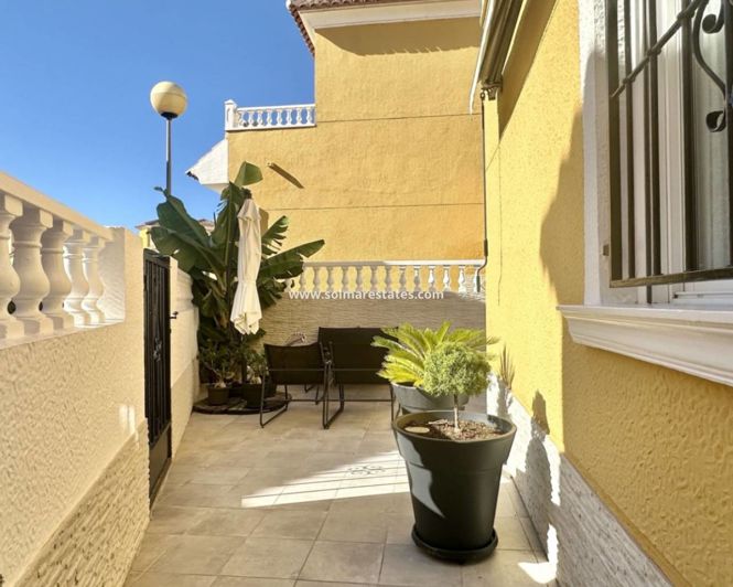 Image No.19-3 Bed Townhouse for sale