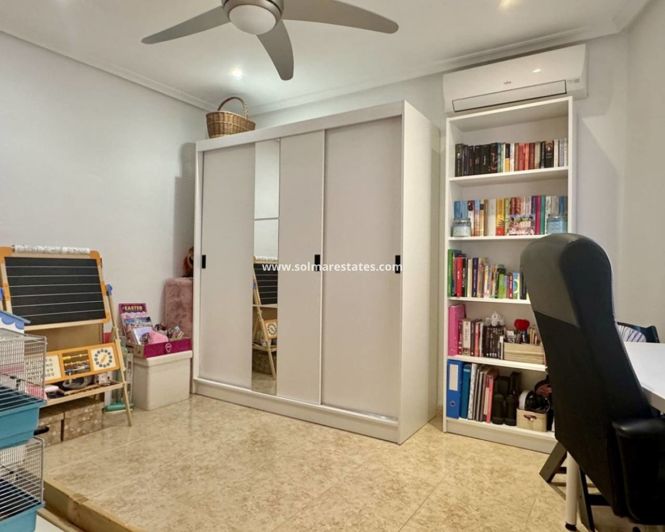 Image No.21-3 Bed Townhouse for sale