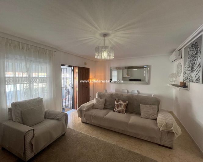 Image No.3-Bungalow de 2 chambres à vendre à Punta Prima