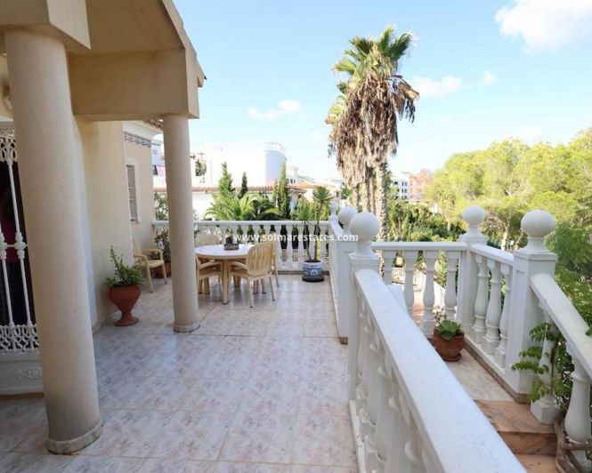 Image No.2-5 Bed Villa for sale