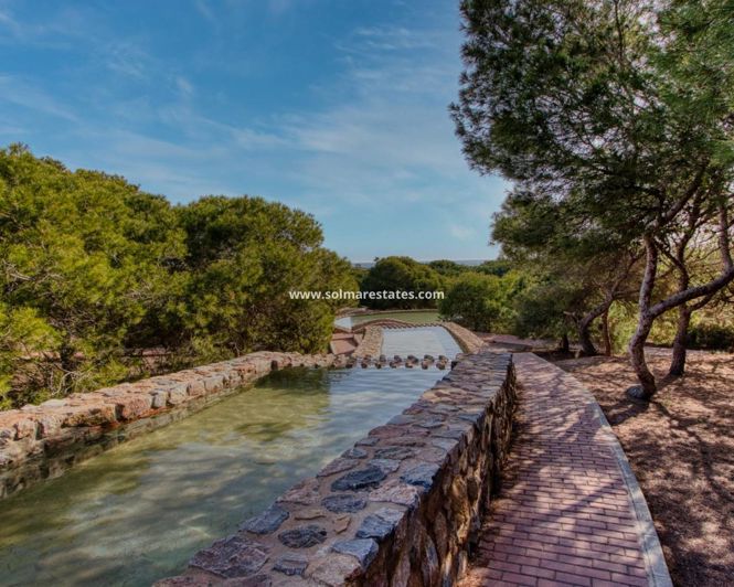 Image No.44-2 Bed Bungalow for sale