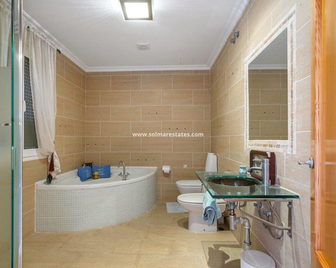 Image No.24-6 Bed Villa for sale