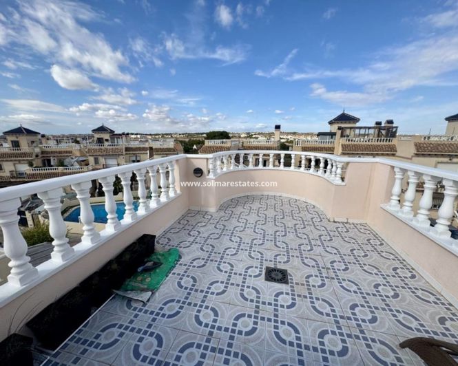 Image No.11-3 Bed House for sale