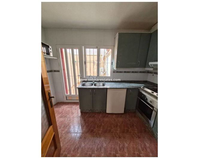 Image No.15-3 Bed Townhouse for sale